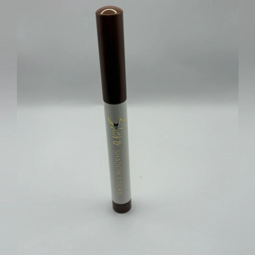 Eye Shadow Stick - Iced Mocha; Belle Beauty Kim Gravel